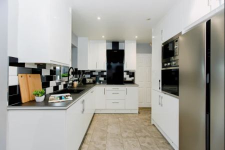 3 bedrooms 1 bathroom - Photo 5
