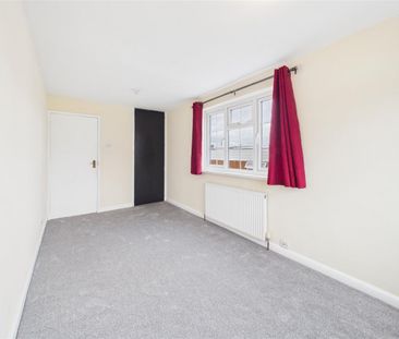 4 bedroom Detached house to rent - Photo 4