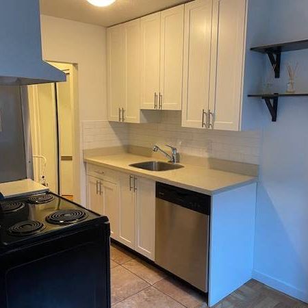 1br - 613 sf KITSILANO - 1 BR + 1 BATH pet friendly - Photo 1