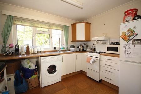 Belgrave Manor, Woking - Photo 3