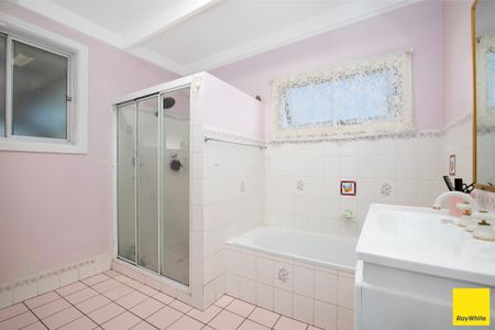 Charming Three Bedroom Home - Photo 5