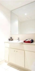 2 bedroom flat in 27 Monck Street - Photo 3