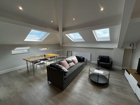 3 bed Apartment - To Let - Photo 4