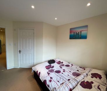 2 bed flat to rent in Cossack Street, Rochester, ME1 - Photo 3