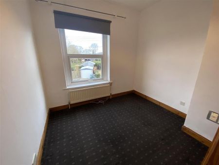 2 bedroom end of terrace house to rent - Photo 2