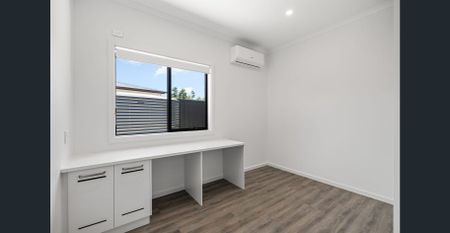 Brand New 3 Bedroom Beauty! - Photo 2