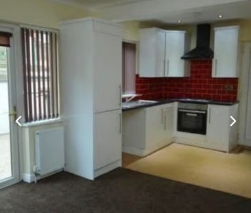 3 Bed - 390 Burley Road, Kirkstall, Leeds - LS4 2SN - Student - Photo 1