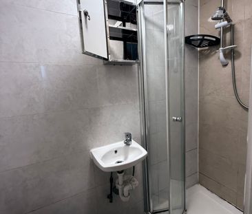 Small size bedsit/studio for single working person- Ilford - Photo 3