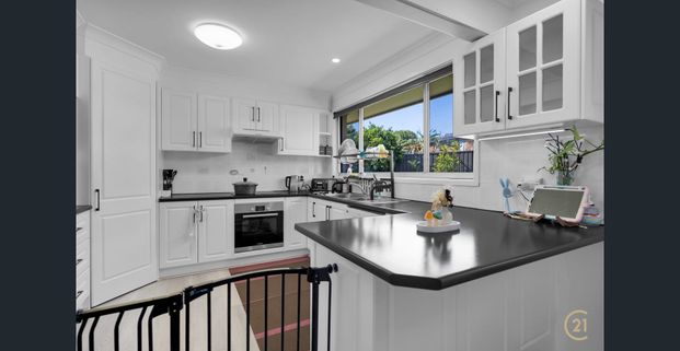 Beautifully Renovated Family Home in a Quiet Cul-de-sac - Photo 1