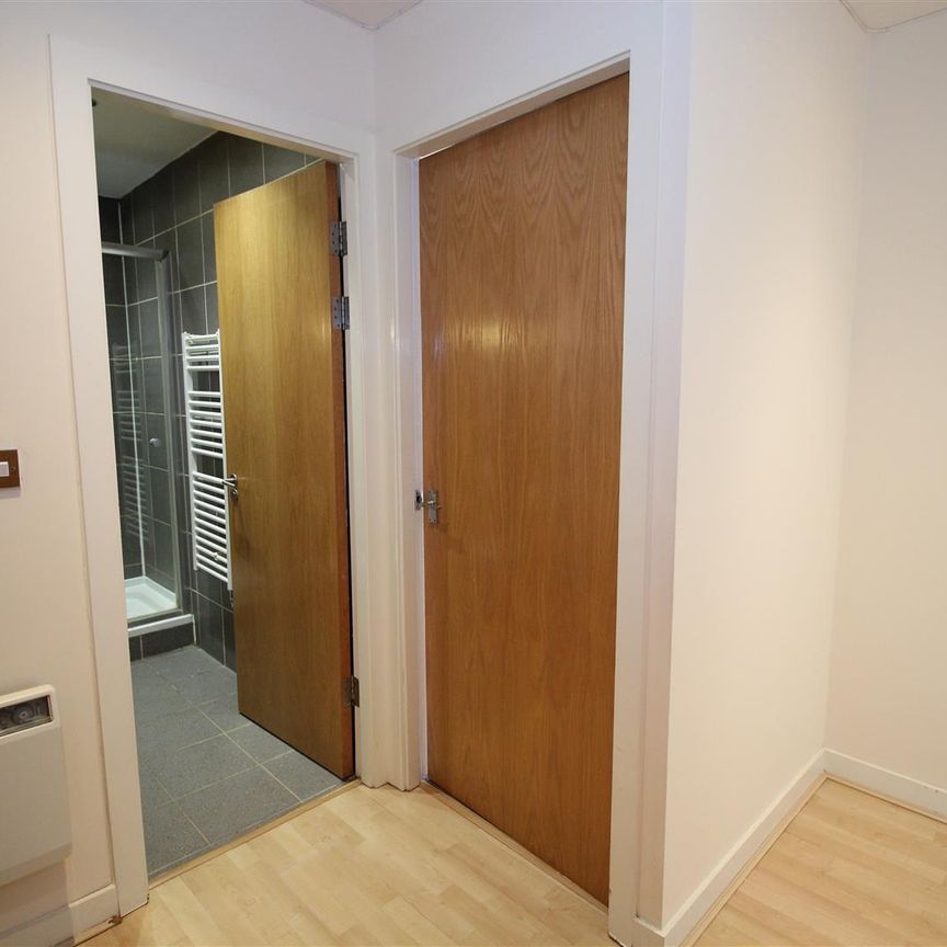 20 Lee Circle, Leicester, Leicestershire, LE1 3RF - Photo 1