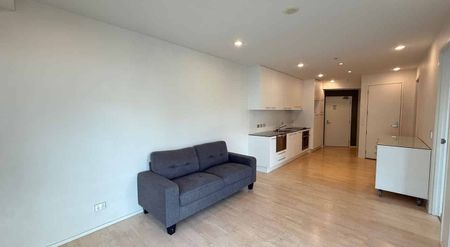 Spacious 1-Bedroom with Stunning Harbour Views - Photo 3