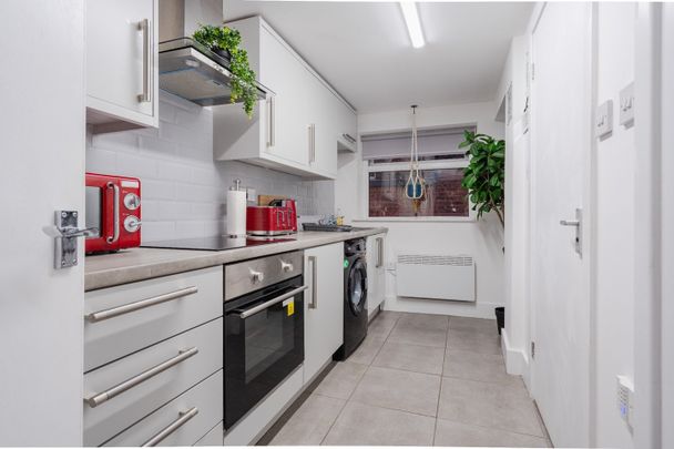 2 Bed Flat, Lower Breck Road, L6 - Photo 1