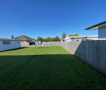 Charming Family Home in Te Atatu Peninsula - Photo 1