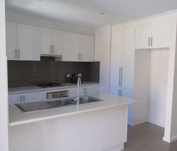 Cozy family home! - Photo 2