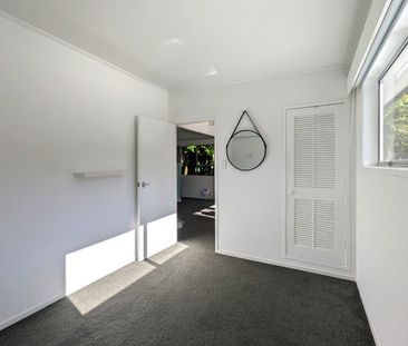 Property Management33A Valley Road, Titirangi - House for Rent - Photo 6