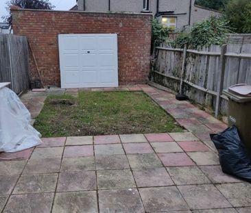 2 Bed Flat, Headstone Gardens, HA2 - Photo 1