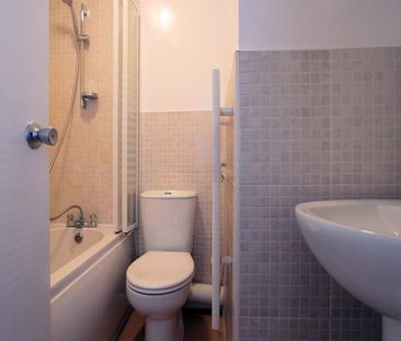 Daffodil Drive, Bisley, Woking, Surrey, GU24 9EZ - Photo 2