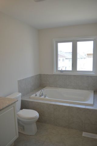 For Lease - 3 Butcher Crescent, Brantford, Ontario - Photo 5