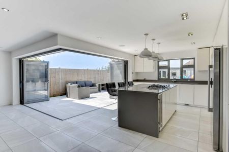 3 bedroom detached bungalow to rent - Photo 4