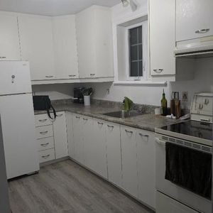 LAC DELAGE 31/2 semi-meublé, stationnements et borne de recharge - Photo 2