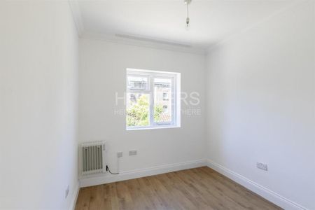 Mazenod Avenue, London, NW6 4LR - Photo 2