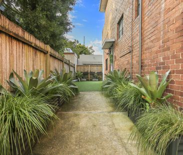 Exquisite 3 Bedroom Duplex with Granny Suite - Photo 5