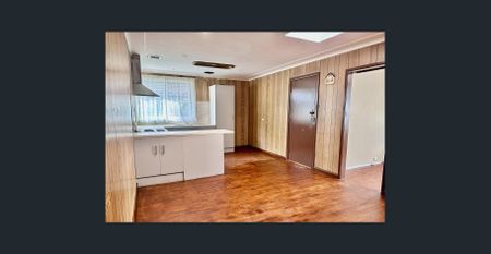 3 Bedroom home close to Ingleburn CBD - Photo 2