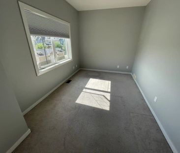 Room For Rent w/ Private Bathroom — 1 Bedroom Room For Rent - Photo 1