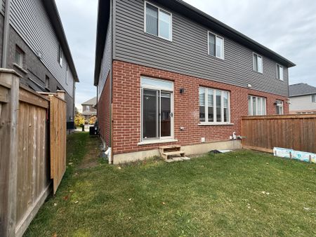 For Lease - 11 Gleason Crescent, Kitchener, Ontario - Photo 4
