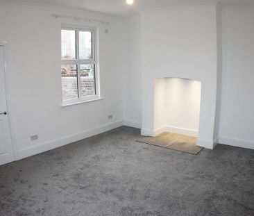 3 bedroom end of terrace house to rent - Photo 5