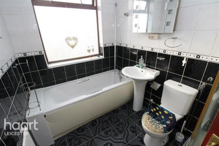 3 bedroom semi-detached house to rent - Photo 4