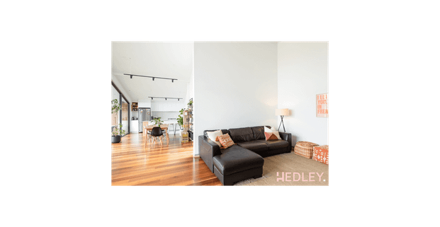 R O B E R T - Photo 1