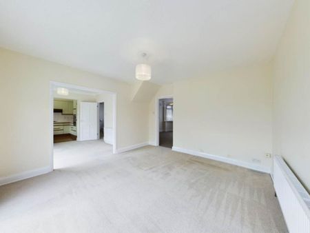 4 bedroom semi-detached house to rent - Photo 5