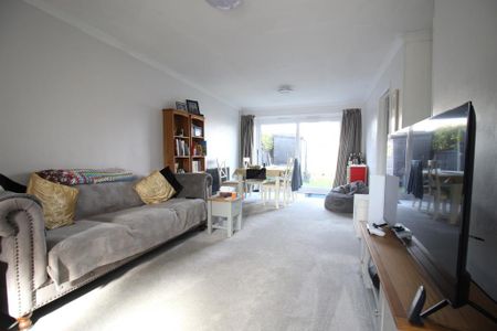 3 bedroom semi-detached house to rent - Photo 4