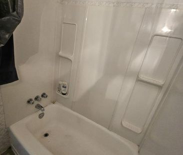 Cession de Bail (lease transfer) Studio Meublé + WIFI + HYDRO — $11... - Photo 4
