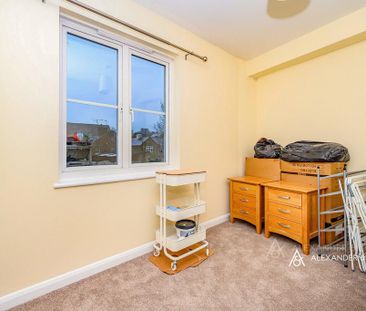 3 bedroom flat to rent - Photo 6