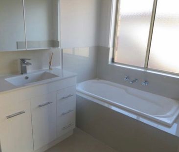 Clayton South - Photo 5