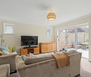 3 bedroom detached bungalow to rent - Photo 3