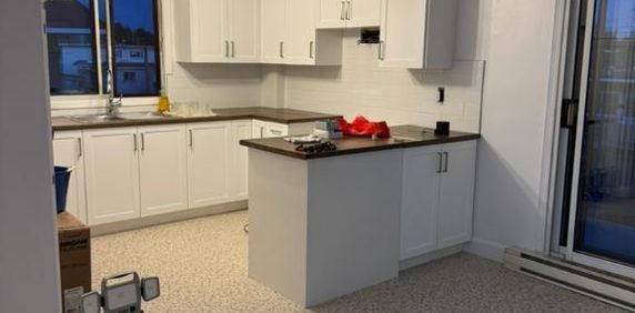 STUNNING 5½ | RENOVATED| SAINT LEONARD | NEXT TO PARK GARIBALDI - Photo 2