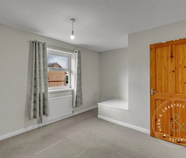2 Bedroom House - Mid Terrace - Photo 2