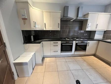 1 bedroom in a house share to rent - Photo 5