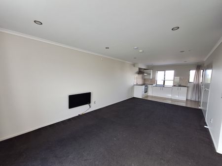 Spacious 2 bedroom Apartment - Photo 4