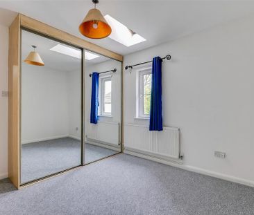 2 bedroom maisonette to rent - Photo 2