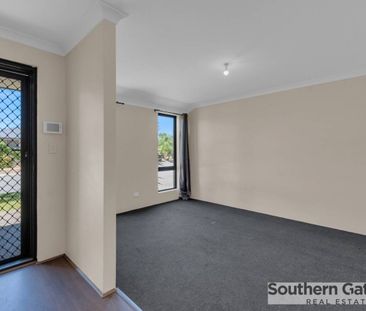 Spacious 3 bedroom 2 bathroom home - Photo 1