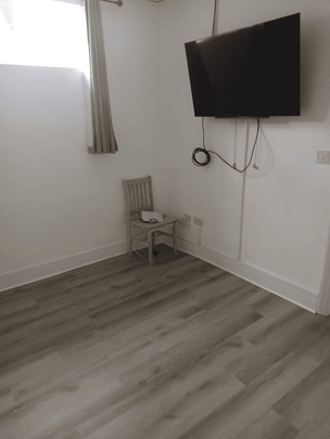 Hoppers Road, London, N13 - Photo 1