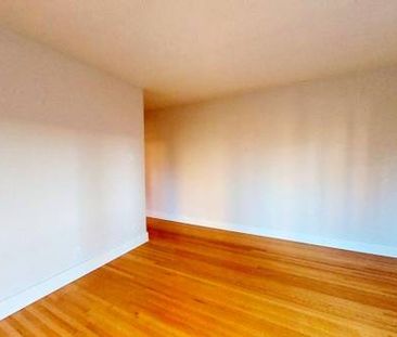 UNFURNISHED ONE BDRM (NEAR STANLEY PARK) - Photo 2