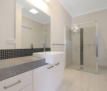 Stunning Double Story Townhouse - Photo 6