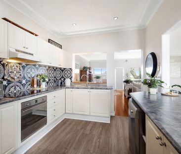 SPACIOUS FOUR BEDROOM HOME IN A PEACEFUL CUL-DEL-SAC - Photo 2