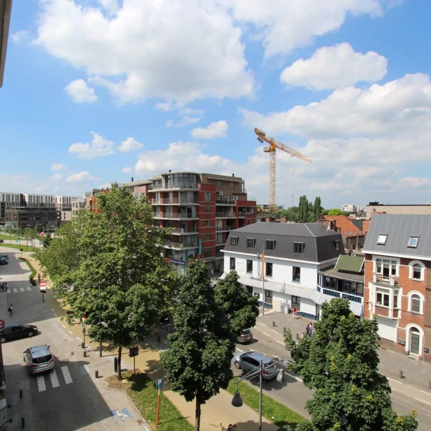 STADSAPPARTEMENT AAN GROENE BOULEVARD HASSELT, MET VRIJ UITZICHT - Photo 1