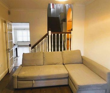 Bath Road, Hounslow, TW3 - Photo 1